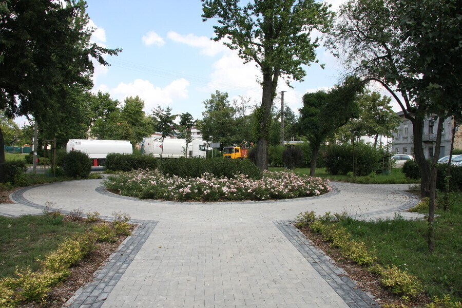 Co z ławkami na placu Litewskim