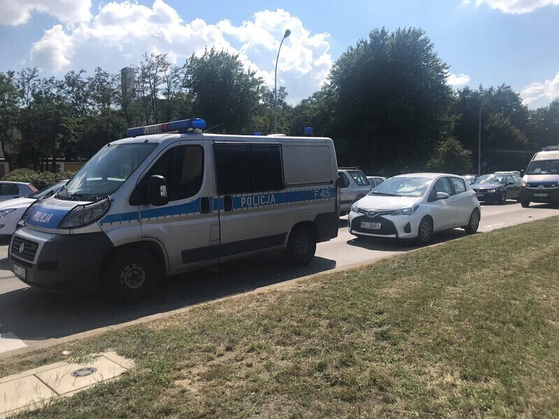 Samochód osobowy zderzył się z radiowozem