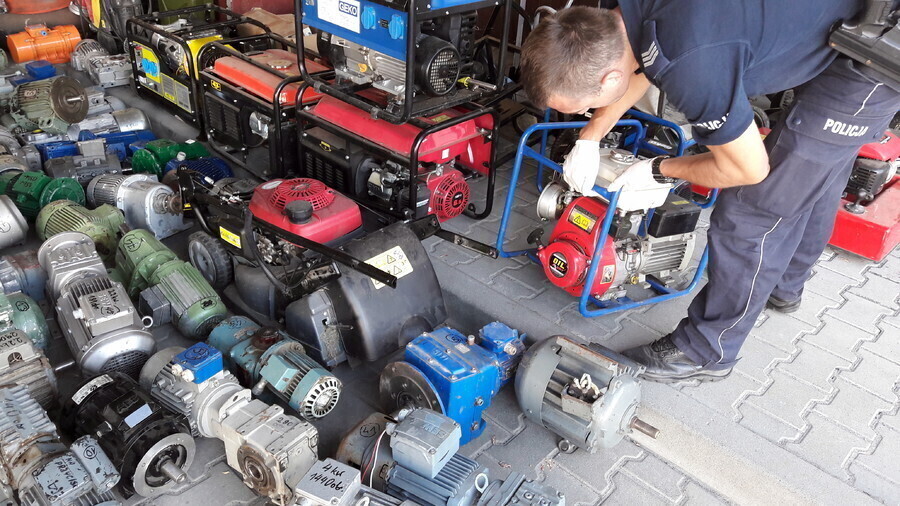 Okradali strażaków. Wpadli w powiecie piotrkowskim