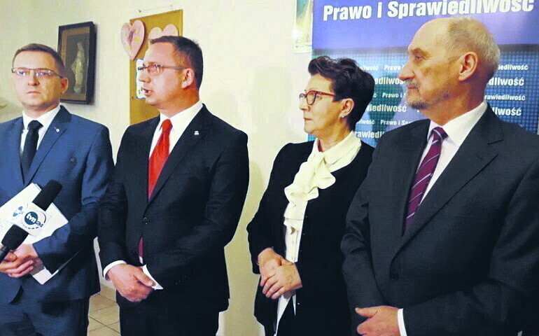 PiS obiecało pieniądze. Szpital w Piotrkowie wciąż czeka