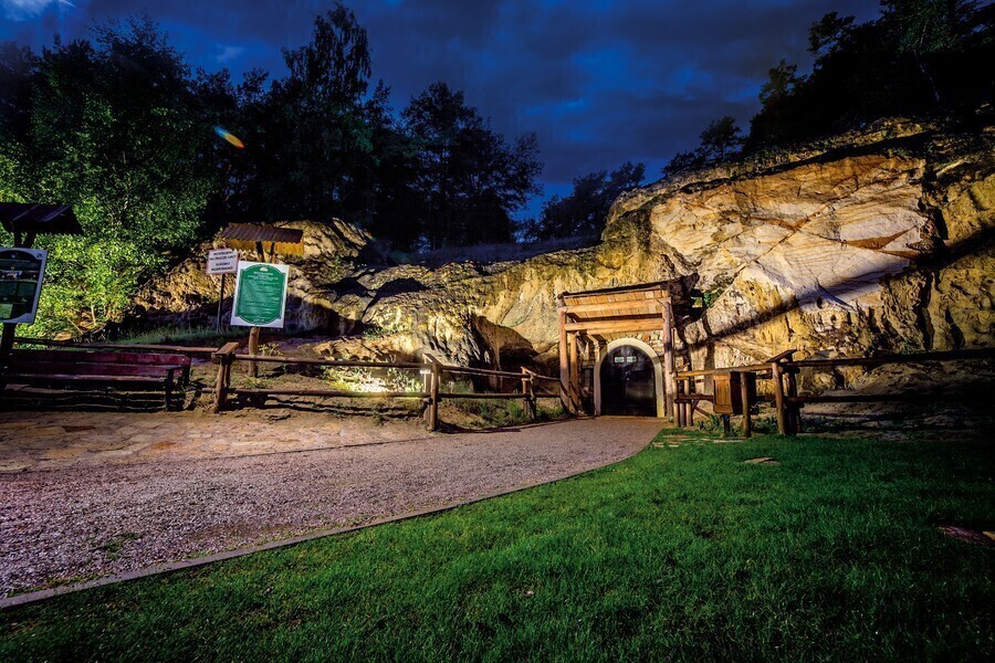 Groty Nagórzyckie - idealne miejsce na upalne dni video