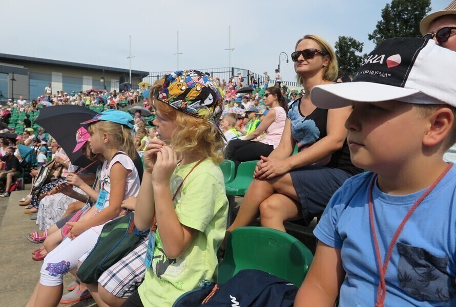 Zdobyli zamek w Oporowie. Kolejny tydzień wakacji z piotrkowskim MOK-iem