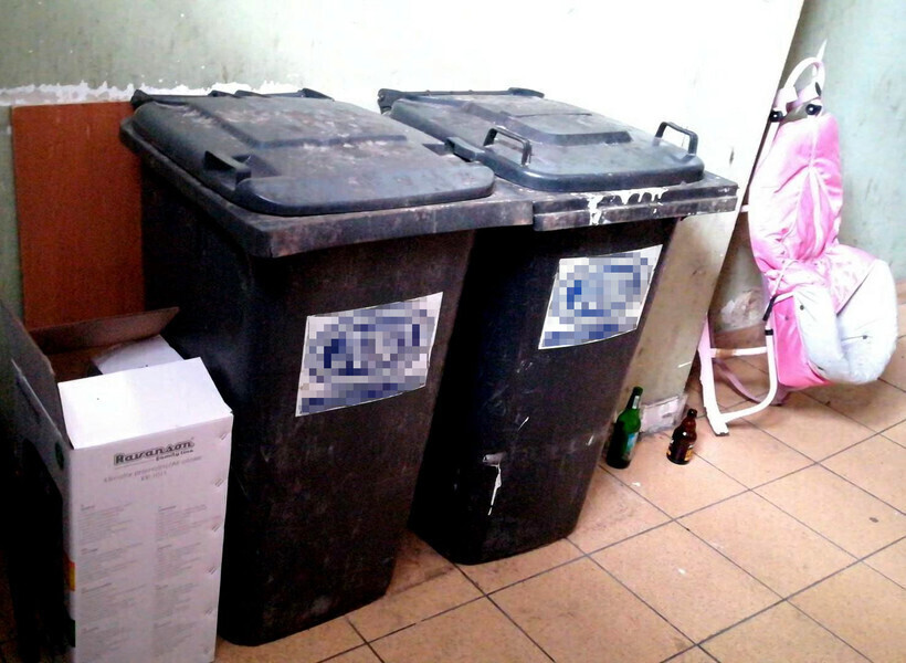 Czy śmieci zniknęły z klatki schodowej