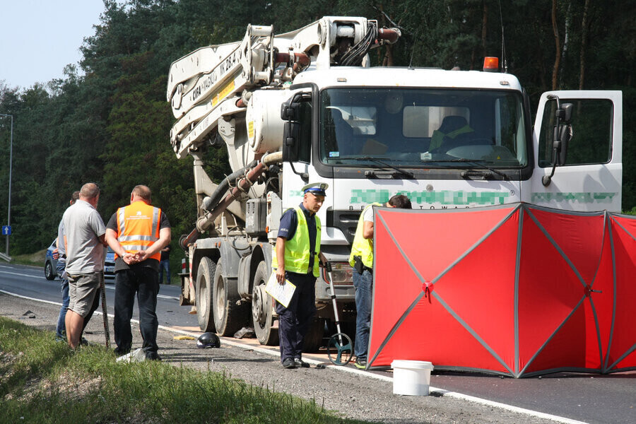 Kierowca skutera zginął w wypadku w Poniatowie