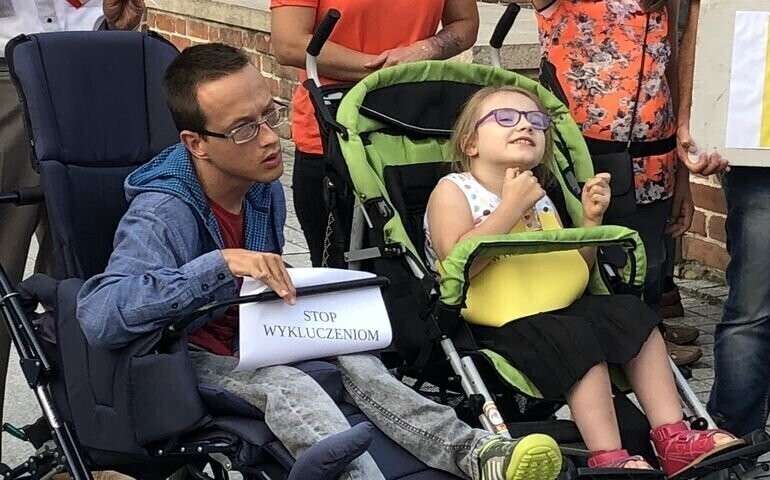 Niepełnosprawni znikną ze szkół Piotrkowianie protestują