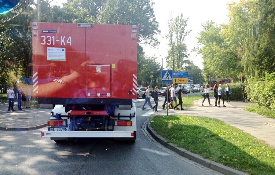 Uczniowie blokują ruch