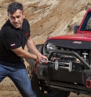 Na co zwrócić uwagę kupując wyciągarkę samochodową do lawet i pomocy drogowej