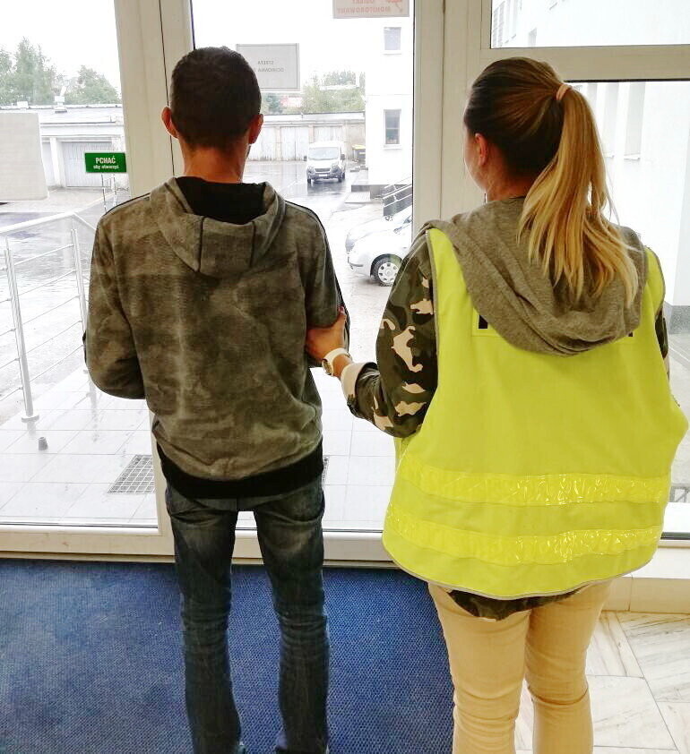 Kradł i prowadził samochód bez uprawnień. 31-letni piotrkowianin aresztowany