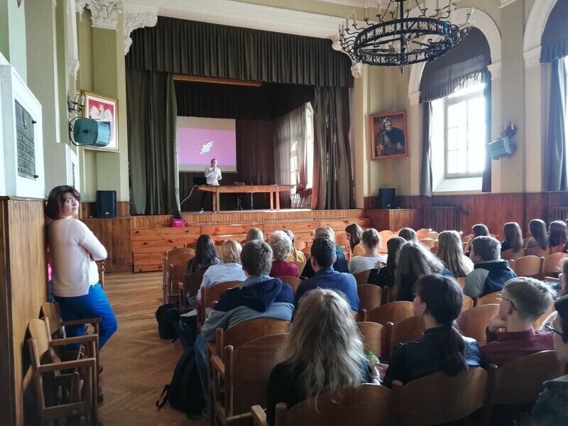 Chrobry zwolniony z teorii