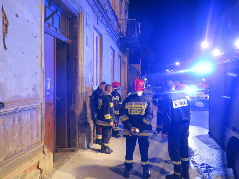 Piotrków ewakuacja mieszkańców kamienicy przy ul. Wojska Polskiego