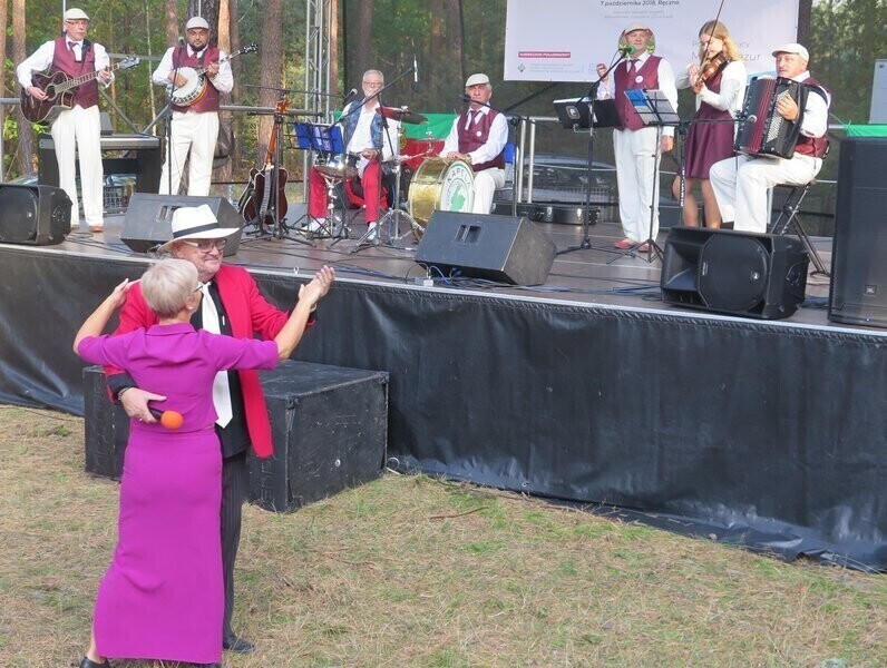 Tłumy w Ręcznie. Seniorzy dopisali