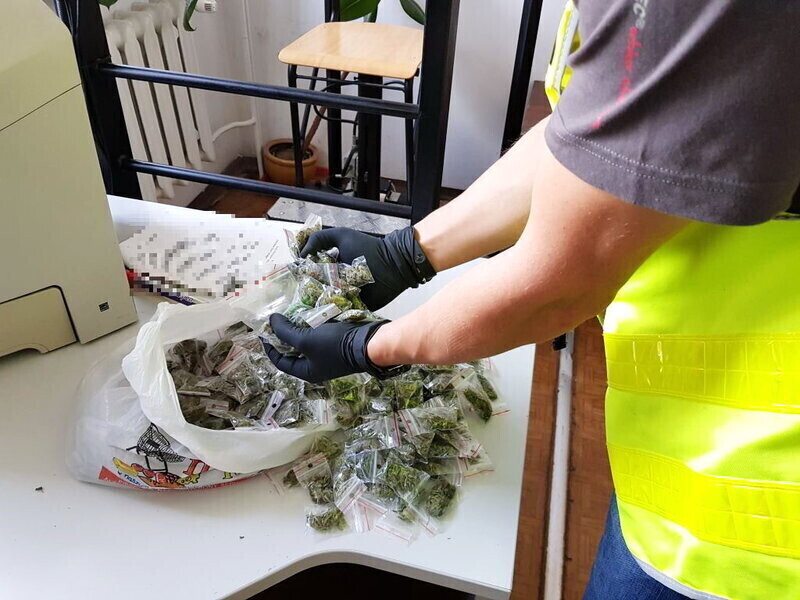 Miał w mieszkaniu kilogram marihuany