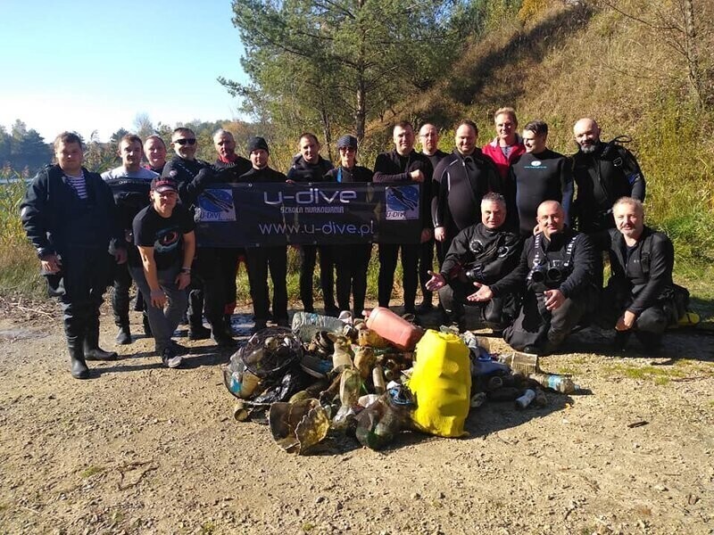 Nurkowie posprzątali zbiornik na Wapiennikach