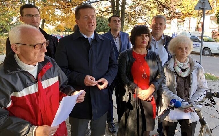 Zapomniany chodnik przy Szkolnej i Daniłowskiego