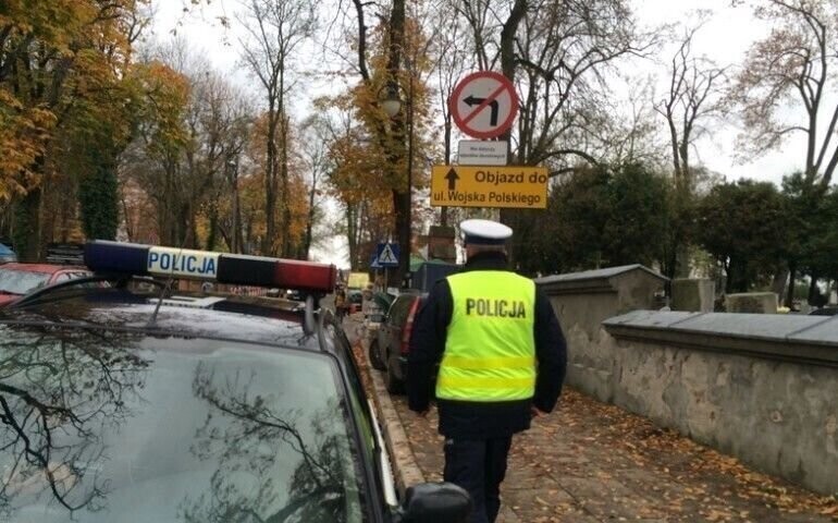 Uwaga kierowcy Zmieni się organizacja ruchu przy cmentarzach