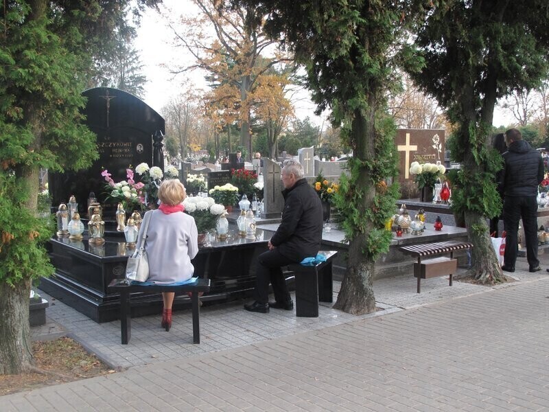 Piotrkowianie pamiętają o zmarłych