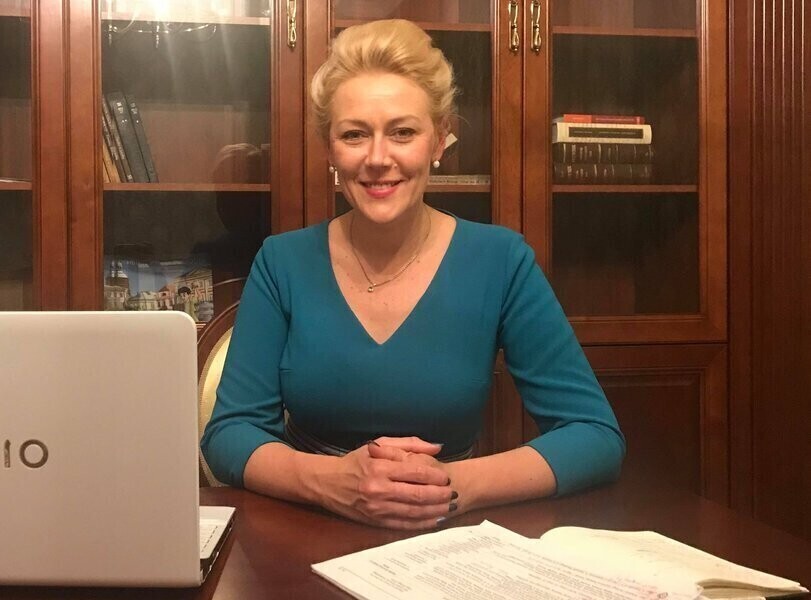 Marlena Wężyk-Głowacka gratuluje Krzysztofowi Chojniakowi