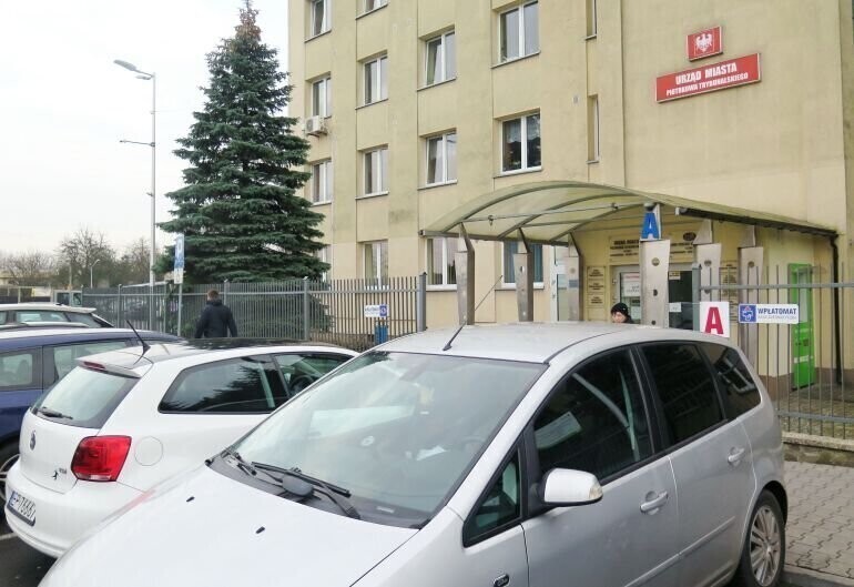 Referaty magistratu przeprowadzają się na Szkolną