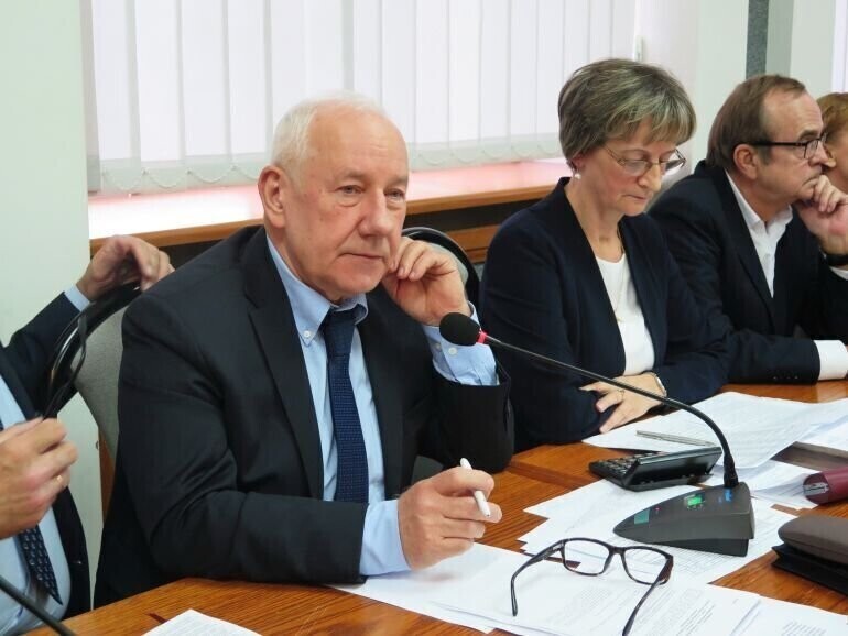 Radni chcą ostrzejszej walki ze smogiem. Pomoże dron