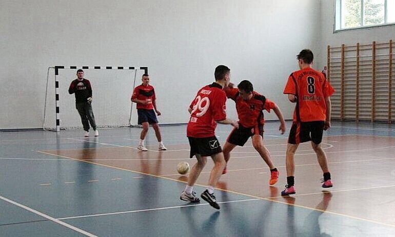 Wola Krzysztoporska Zagrają o halowe mistrzostwo gminy