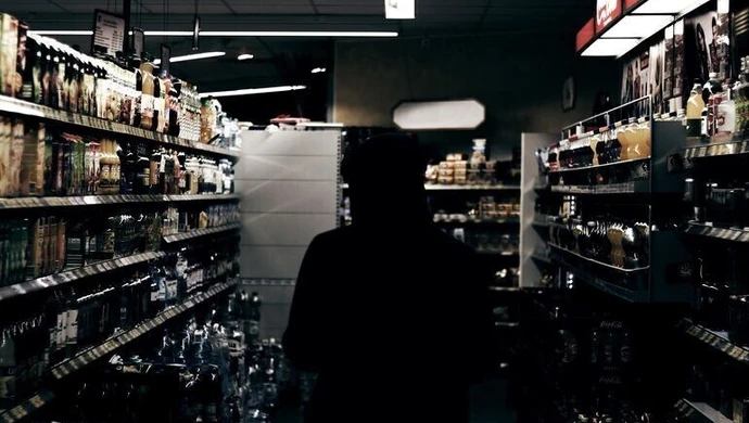 Pijana sklepowa spała na zapleczu