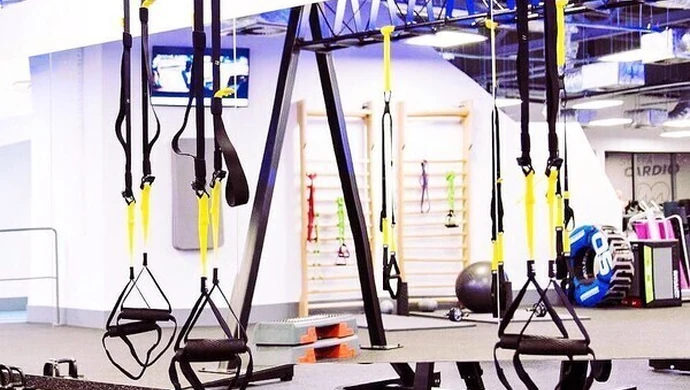 Rozwiążmy odwieczny dylemat &#8211; lepiej ćwiczyć w domu czy na siłowni?