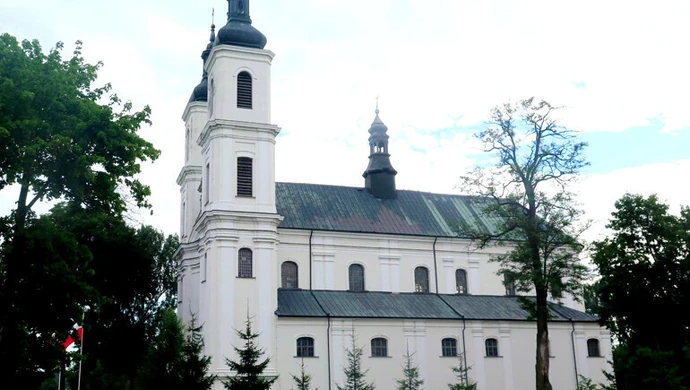 Z cyklu "Przyroda zawsze Ci odda" - Kościół  w Witowie