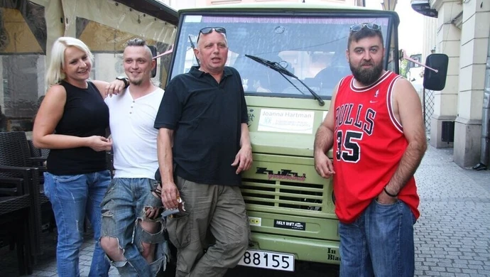 ŻuŻu grzechotnik wyruszył w świat 