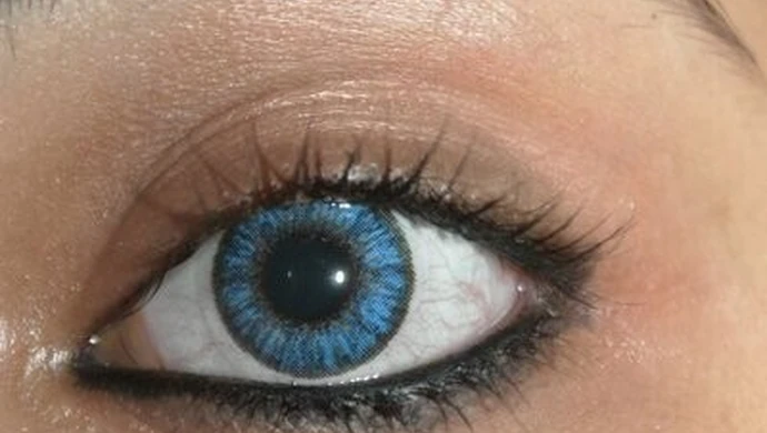 Soczewki kontaktowe kolorowe - czy działają jak zwykłe soczewki?