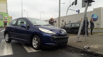 Znów kolizja przy galerii