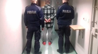 Napadł  z bronią w ręku na kierowcę 