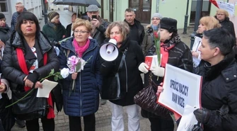 Kwiaty, strajk i Konstytucja. 8 marca w Piotrkowie 