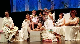 Widzów zabrali na teatralny „Olimp”