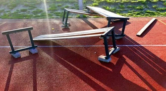 Uciążliwe życie przy boisku 