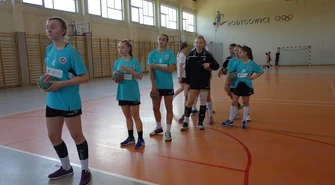 Kolejna lekcja młodych piłkarek