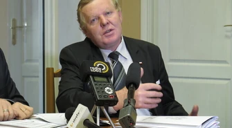 Biuro posła Wojciechowskiego opluwane przez wandali