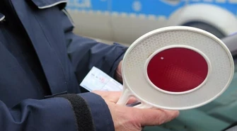 Kompletnie pijany kierowca dostawczaka zatrzymany przez policję