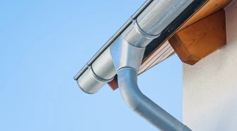 Malowanie rynien: kiedy i jaką farbą?