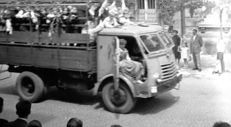 70 lat temu na ulice Piotrkowa wyjechał pierwszy czerwony autobus 