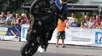 Pokaz stuntu motocyklowego w centrum Piotrkowa (GALERIA, VIDEO)