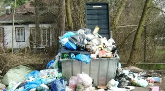 Jak duży jest dług piotrkowian z tytułu opłat za śmieci? 