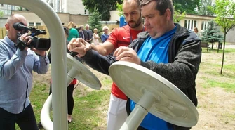 Rehabilitacja na świeżym powietrzu. Zielony Park przy szpitalu już otwarty 