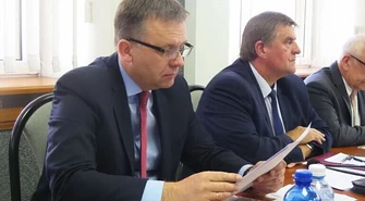 Prezydent Piotrkowa z niższą pensją 