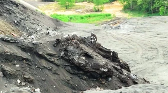 Nielegalnie zasypują odpady komunalne