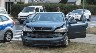 Kolizja przed przejściem dla pieszych w Piotrkowie