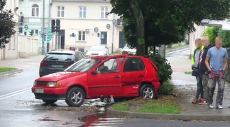 Stłuczka przy bibliotece 