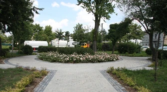 Co z ławkami na placu Litewskim?