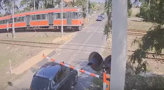 Niebezpieczne zachowanie na przejeździe w Piotrkowie