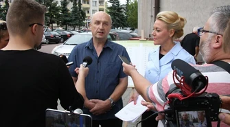 Radna organizuje konferencję, pracownik MZK atakuje prezesa (VIDEO)