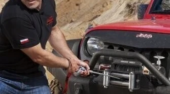 Na co zwrócić uwagę kupując wyciągarkę samochodową do lawet i pomocy drogowej?